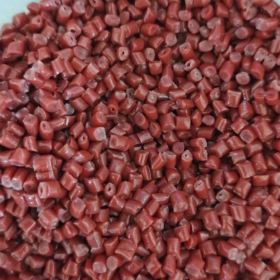 Red First Karet Garniwals